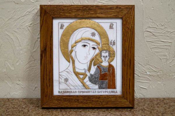 Икона Казанской Богоматери № 26, плоскостная гравированная икона, оформленная художественной эмалью или поталью, фото 1
