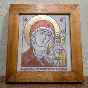 Икона Казанской Богоматери № 24, плоскостная гравированная икона, оформленная художественной эмалью или поталью, фото 1