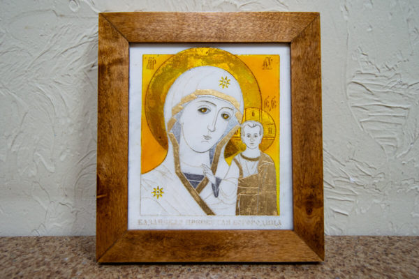 Икона Казанской Богоматери № 17, плоскостная гравированная икона, оформленная художественной эмалью или поталью, фото 1