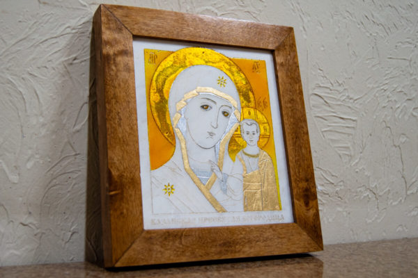 Икона Казанской Богоматери № 17, плоскостная гравированная икона, оформленная художественной эмалью или поталью, фото 3