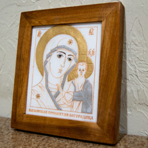 Икона Казанской Богоматери № 19, плоскостная гравированная икона, оформленная художественной эмалью или поталью, фото 1