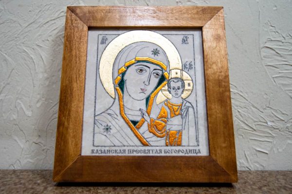 Икона Казанской Богоматери № 20, плоскостная гравированная икона, оформленная художественной эмалью или поталью, фото 1