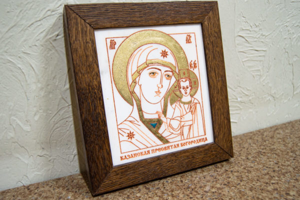 Икона Казанской Богоматери № 12, плоскостная гравированная икона, оформленная художественной эмалью или поталью, фото 3