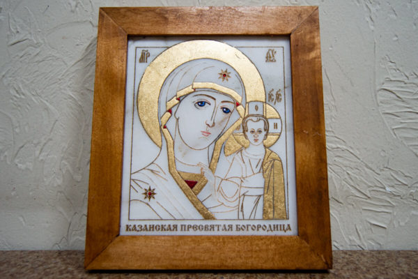 Икона Казанской Богоматери № 11, плоскостная гравированная икона, оформленная художественной эмалью или поталью, фото 1