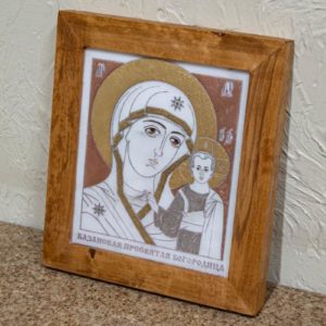 Икона Казанской Богоматери № 27, плоскостная гравированная икона, оформленная художественной эмалью или поталью, фото 3