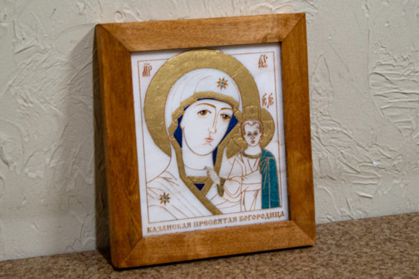 Икона Казанской Богоматери № 31, плоскостная гравированная икона, оформленная художественной эмалью или поталью, фото 3