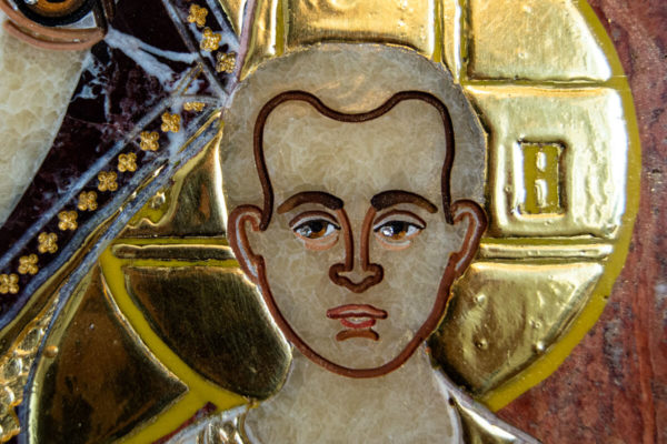 Икона Казанской Богоматери № 1.25-19 из мрамора от Гливи, фото сделано в фирменном салоне в Минске, изображение № 3