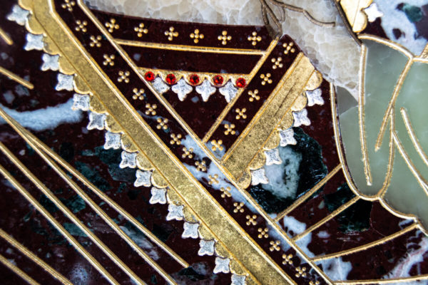 Икона Казанской Богоматери № 2.12-4 из мрамора от Гливи, фото сделано в фирменном салоне в Минске, изображение № 5