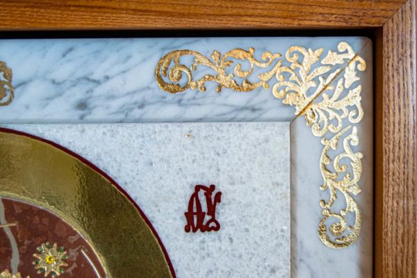 Икона Казанской Богоматери № 1.25-10 из мрамора от Гливи, фото сделано в фирменном салоне в Минске, изображение № 2
