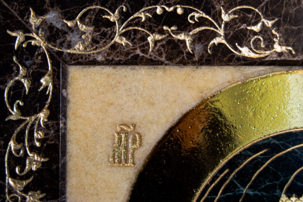Икона Казанской Богоматери № 1.25-4 из мрамора от Гливи, фото сделано в фирменном салоне в Минске, изображение № 9