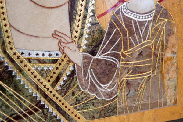 Икона Казанской Богоматери № 1.25-9 из мрамора от Гливи, фото сделано в фирменном салоне в Минске, изображение № 6