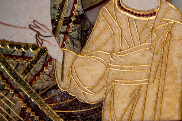 Икона Казанской Богоматери № 1.25-15 из мрамора от Гливи, фото сделано в фирменном салоне в Минске, изображение № 3