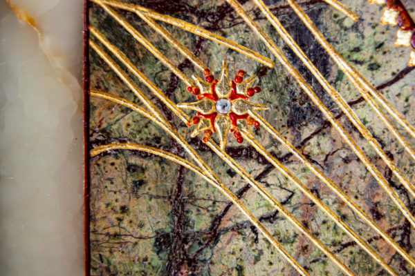 Икона Казанской Богоматери № 1.25-15 из мрамора от Гливи, фото сделано в фирменном салоне в Минске, изображение № 4