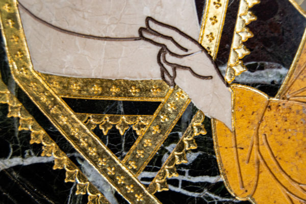 Икона Казанской Богоматери № 1.25-5 из мрамора от Гливи, фото сделано в фирменном салоне в Минске, изображение № 6