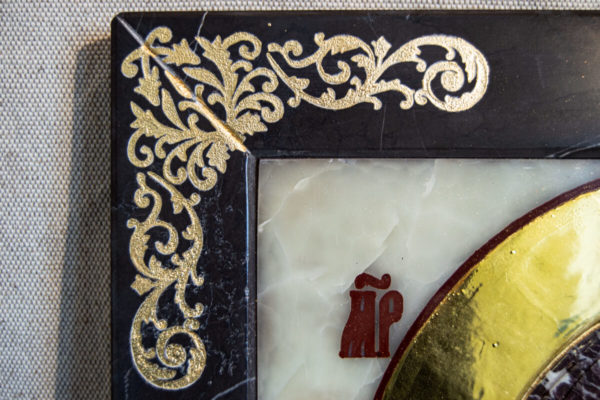Икона Казанской Богоматери № 1.25-5 из мрамора от Гливи, фото сделано в фирменном салоне в Минске, изображение № 8