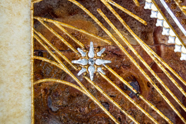 Икона Казанской Богоматери № 1.25-7 из мрамора от Гливи, фото сделано в фирменном салоне в Минске, изображение № 4