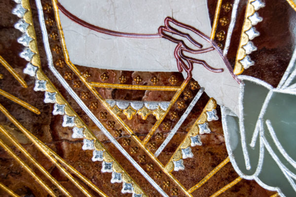 Икона Казанской Богоматери № 1.25-7 из мрамора от Гливи, фото сделано в фирменном салоне в Минске, изображение № 8