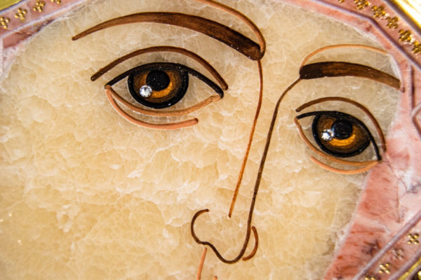 Икона Казанской Богоматери № 1.25-17 из мрамора от Гливи, фото сделано в фирменном салоне в Минске, изображение № 6