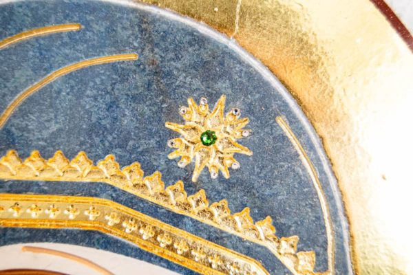 Икона Казанской Богоматери № 1.25-11 из мрамора от Гливи, фото сделано в фирменном салоне в Минске, изображение № 3