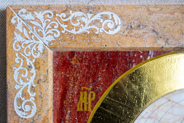 Икона Казанской Богоматери № 1.25-16 из мрамора от Гливи, фото сделано в фирменном салоне в Минске, изображение № 2