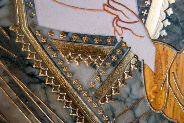 Икона Казанской Богоматери № 1.25-21 из мрамора от Гливи, фото сделано в фирменном салоне в Минске, изображение № 8