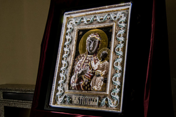 Ченстоховская икона (рельефная, храмовая) не номерная из камня, Гливи, фото 21